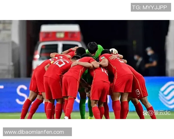 足球巨星的荣耀与挑战：从绿茵场上的拼搏到场外的生活点滴